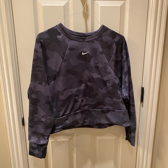 Nike Tops - Grey Camo Nike Crop-Sweatshirt